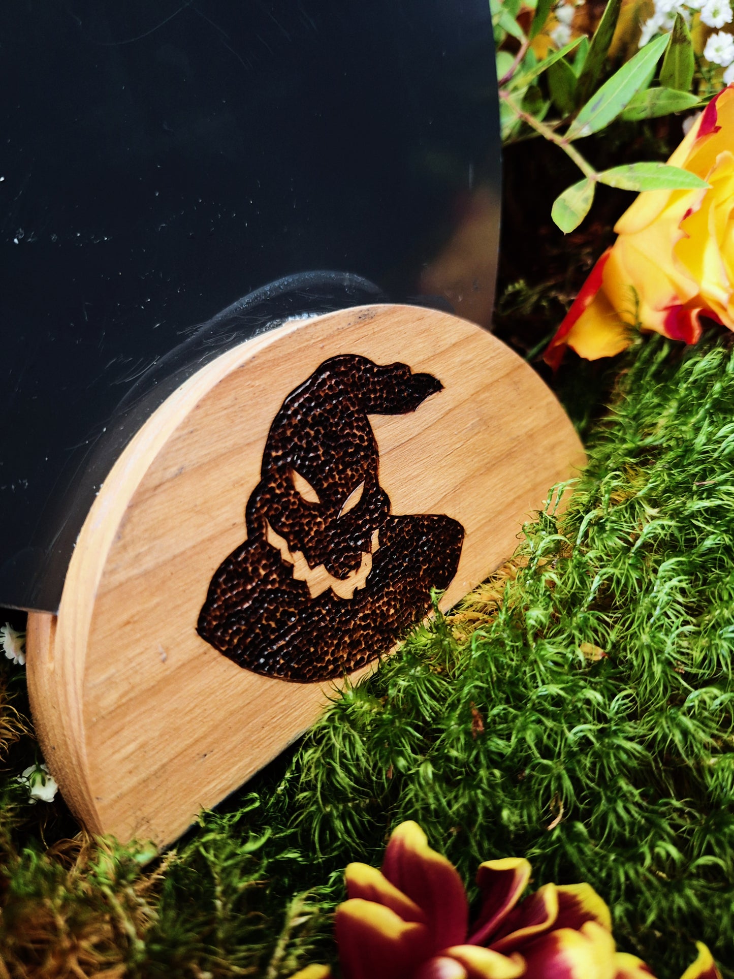 Miroir sur socle en bois Les trois petits démons de Halloween