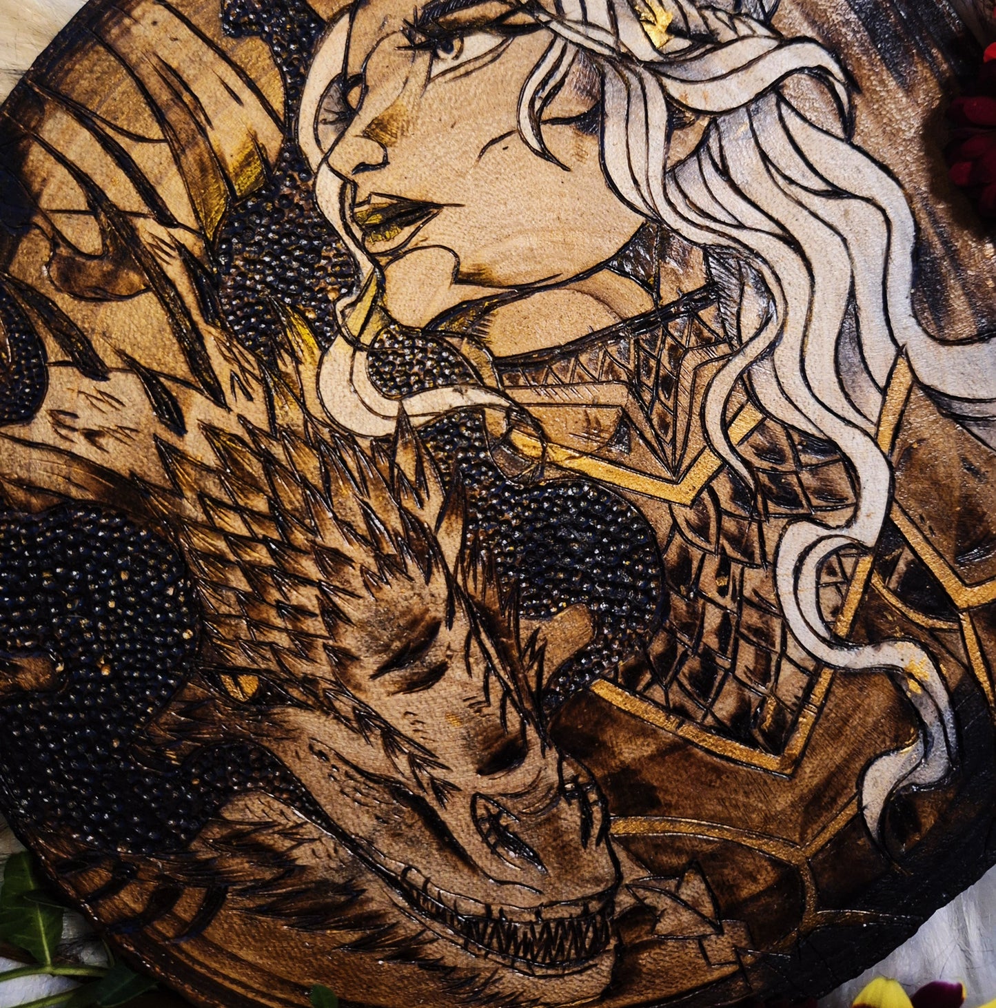 Pyrogravure sur bois "La guerrière dragon"